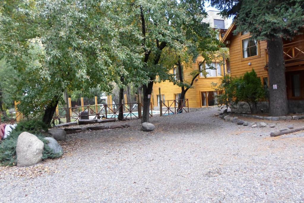 Apart Hotel Robles Del Sur Сан-Мартін-де-лос-Андес Екстер'єр фото